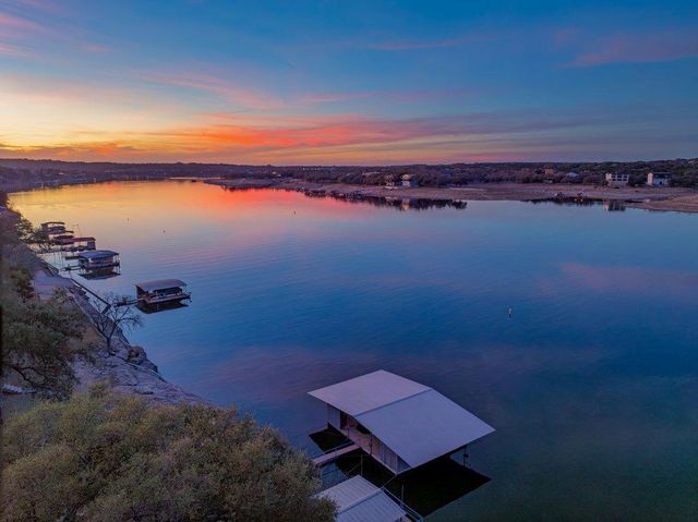 21008 W Lakeshore DR, Spicewood, TX 78669