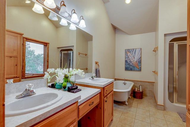 21008 W Lakeshore DR, Spicewood, TX 78669