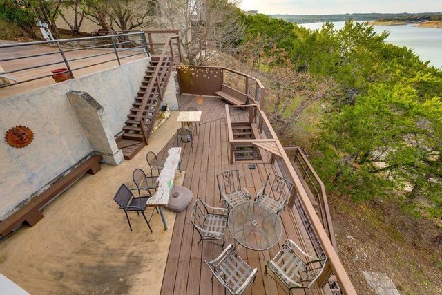 21008 W Lakeshore DR, Spicewood, TX 78669