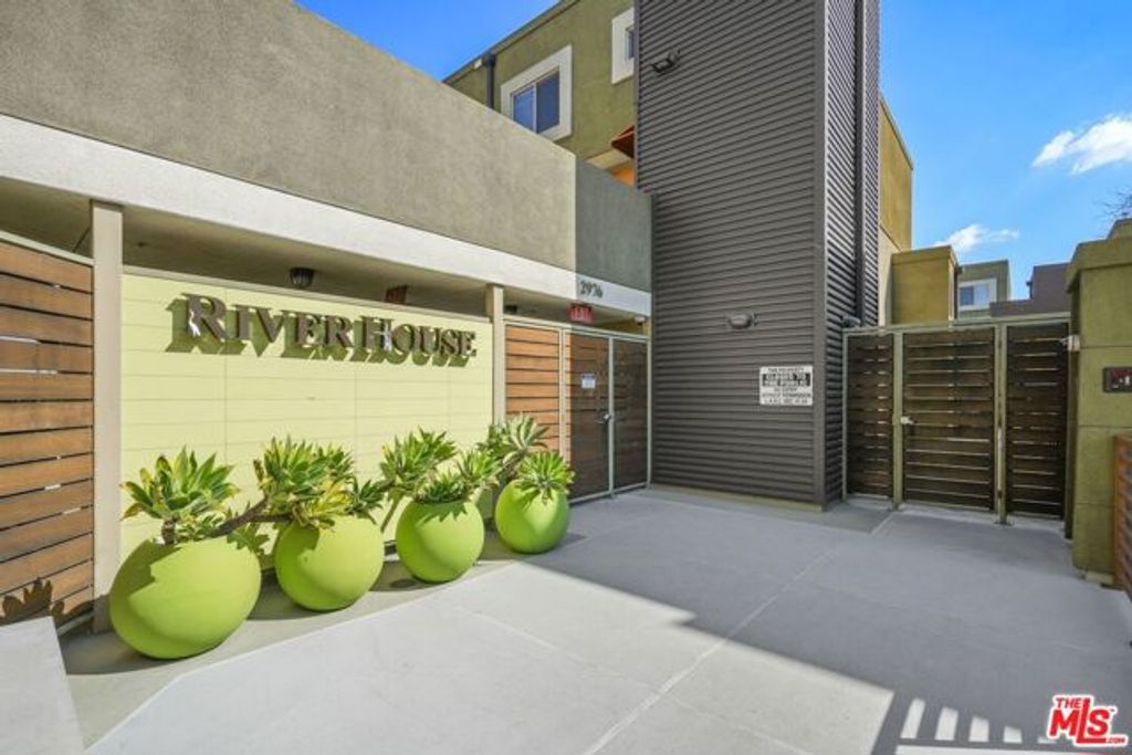 2974 Ripple Place 202, Los Angeles, CA 90039