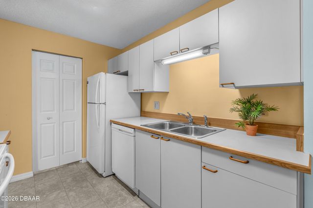 101 Bent Tree Dr Apt 13, Daytona Beach, FL 32114