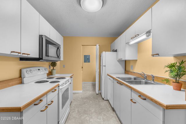 101 Bent Tree Dr Apt 13, Daytona Beach, FL 32114