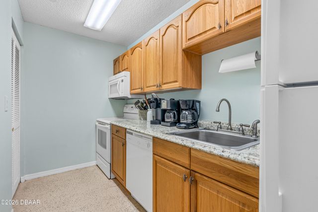 101 Bent Tree Dr Apt 13, Daytona Beach, FL 32114