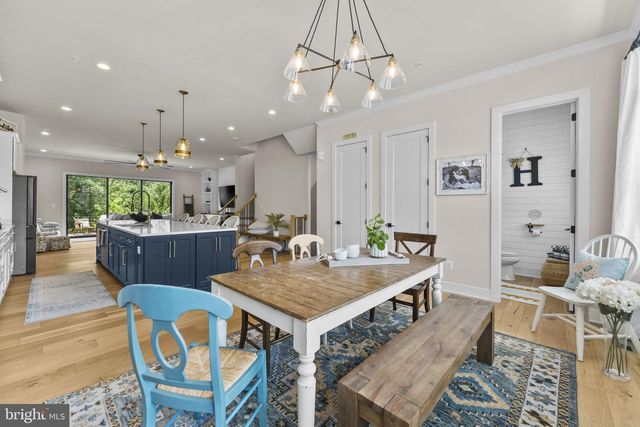 42460 MILDRED LANDING SQ, Ashburn, VA 20148