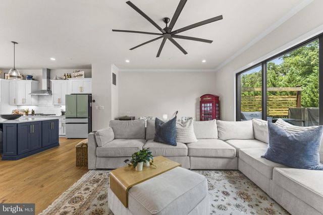 42460 MILDRED LANDING SQ, Ashburn, VA 20148