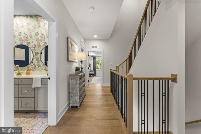 42460 MILDRED LANDING SQ, Ashburn, VA 20148