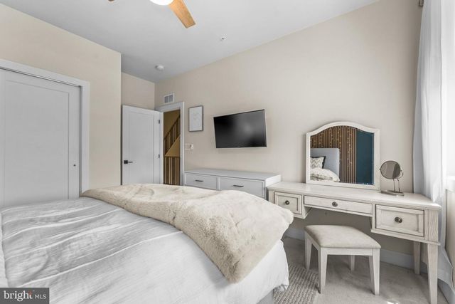 42460 MILDRED LANDING SQ, Ashburn, VA 20148