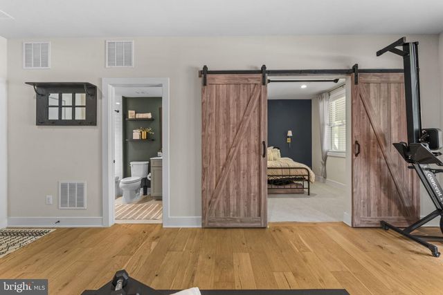 42460 MILDRED LANDING SQ, Ashburn, VA 20148