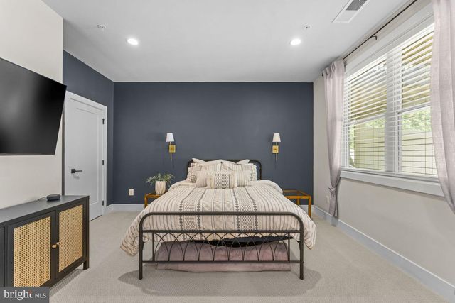 42460 MILDRED LANDING SQ, Ashburn, VA 20148