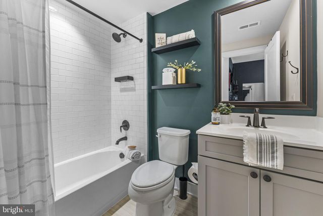 42460 MILDRED LANDING SQ, Ashburn, VA 20148