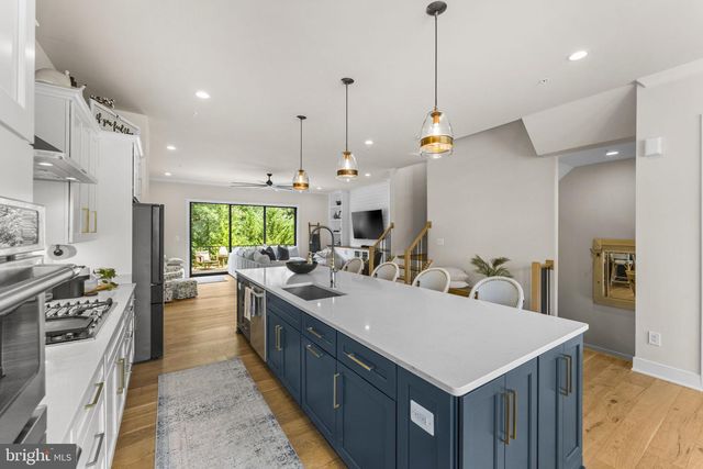 42460 MILDRED LANDING SQ, Ashburn, VA 20148