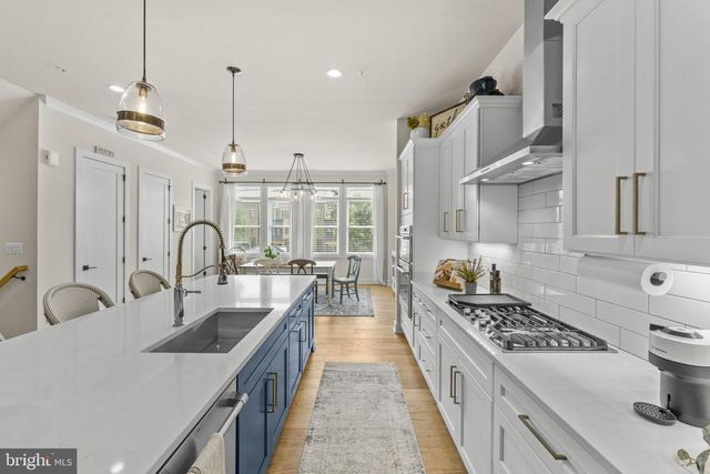 42460 MILDRED LANDING SQ, Ashburn, VA 20148