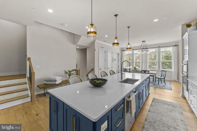 42460 MILDRED LANDING SQ, Ashburn, VA 20148