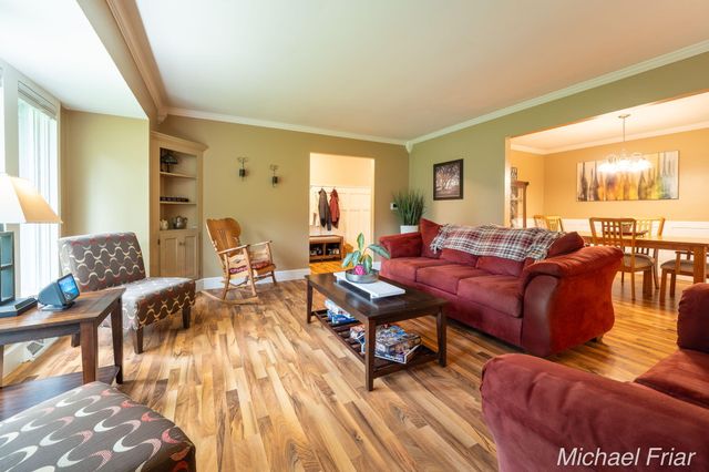 2700 Shadowbrook Drive SE, Grand Rapids, MI 49546