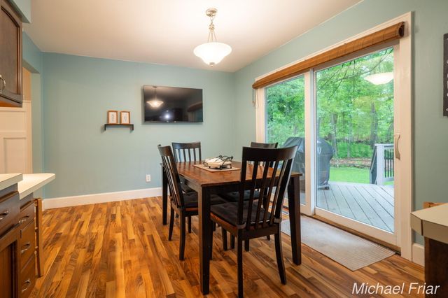 2700 Shadowbrook Drive SE, Grand Rapids, MI 49546
