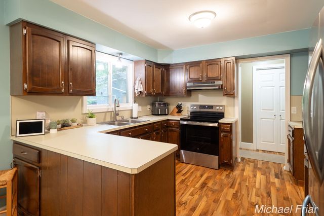 2700 Shadowbrook Drive SE, Grand Rapids, MI 49546