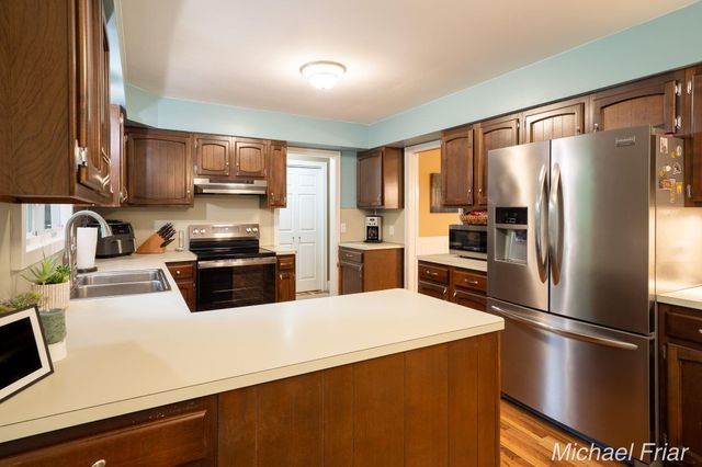 2700 Shadowbrook Drive SE, Grand Rapids, MI 49546