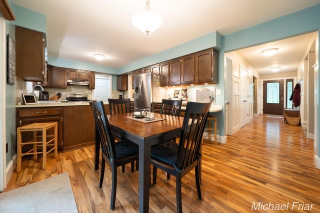2700 Shadowbrook Drive SE, Grand Rapids, MI 49546