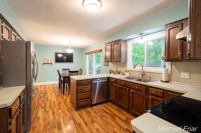 2700 Shadowbrook Drive SE, Grand Rapids, MI 49546