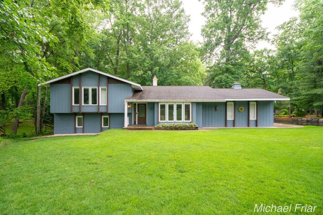 2700 Shadowbrook Drive SE, Grand Rapids, MI 49546