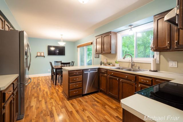 2700 Shadowbrook Drive SE, Grand Rapids, MI 49546
