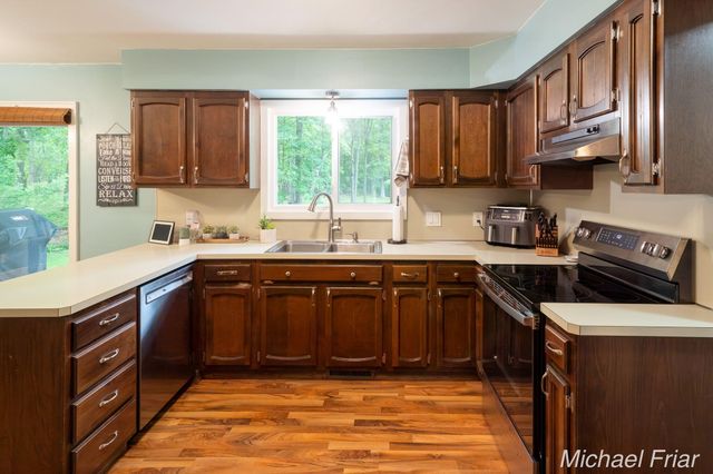 2700 Shadowbrook Drive SE, Grand Rapids, MI 49546