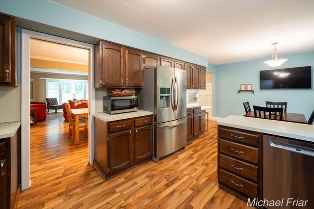 2700 Shadowbrook Drive SE, Grand Rapids, MI 49546
