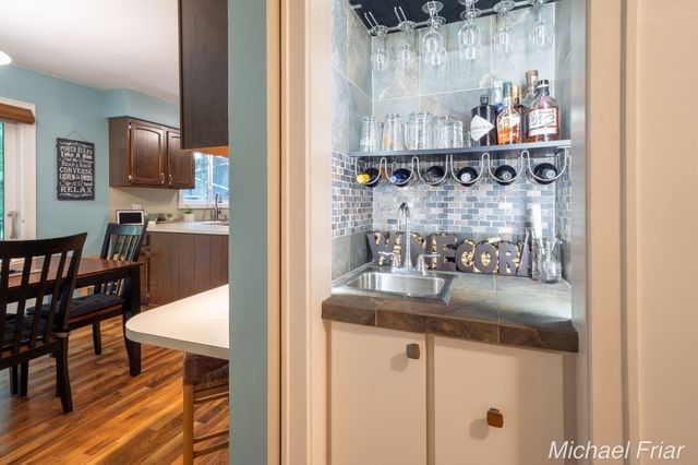 2700 Shadowbrook Drive SE, Grand Rapids, MI 49546