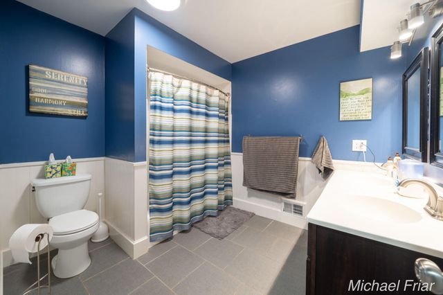2700 Shadowbrook Drive SE, Grand Rapids, MI 49546