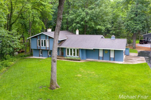 2700 Shadowbrook Drive SE, Grand Rapids, MI 49546