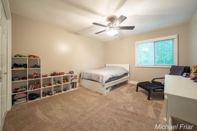 2700 Shadowbrook Drive SE, Grand Rapids, MI 49546