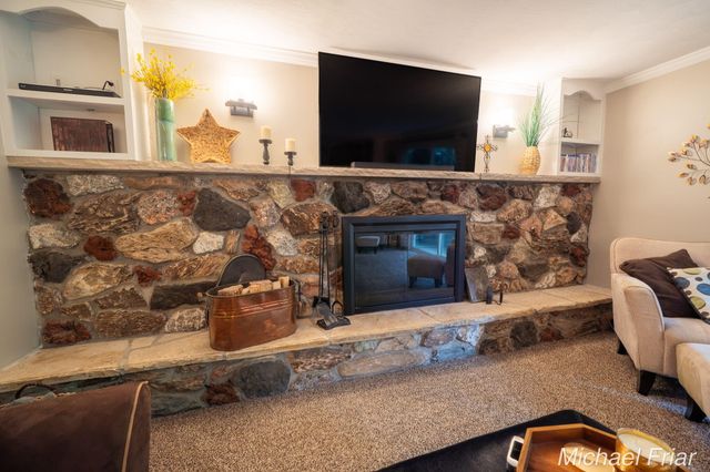 2700 Shadowbrook Drive SE, Grand Rapids, MI 49546