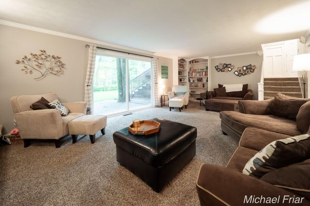 2700 Shadowbrook Drive SE, Grand Rapids, MI 49546