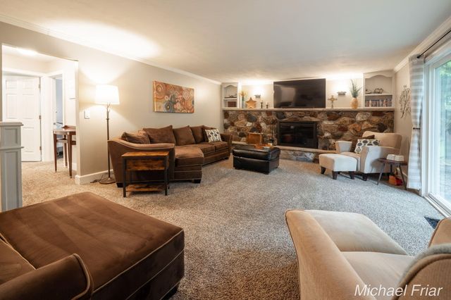 2700 Shadowbrook Drive SE, Grand Rapids, MI 49546