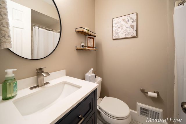 2700 Shadowbrook Drive SE, Grand Rapids, MI 49546