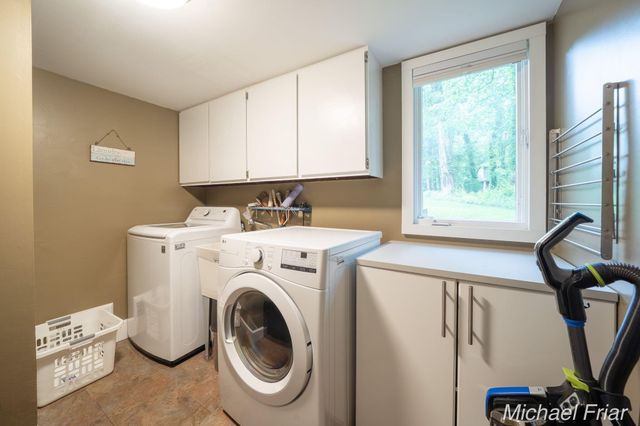 2700 Shadowbrook Drive SE, Grand Rapids, MI 49546