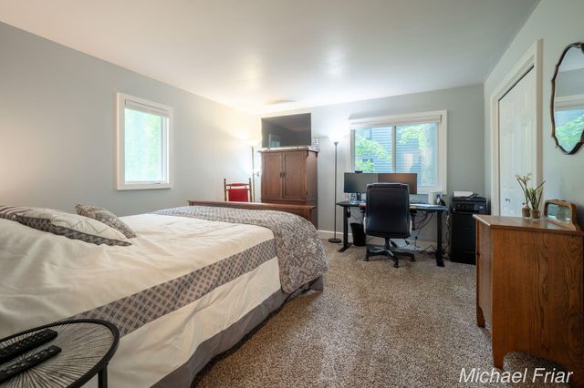 2700 Shadowbrook Drive SE, Grand Rapids, MI 49546