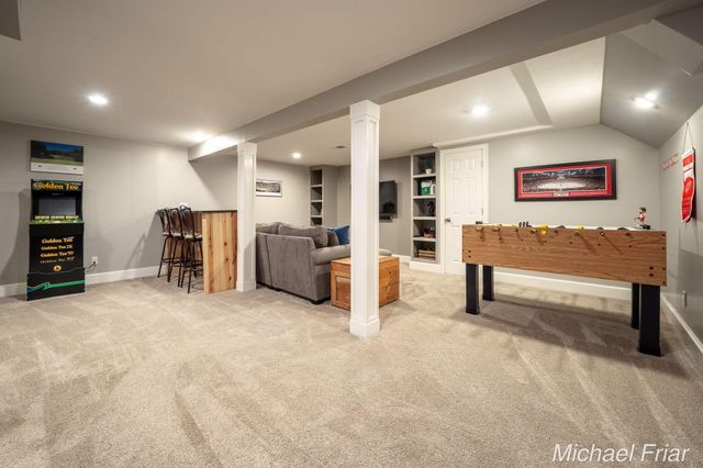 2700 Shadowbrook Drive SE, Grand Rapids, MI 49546