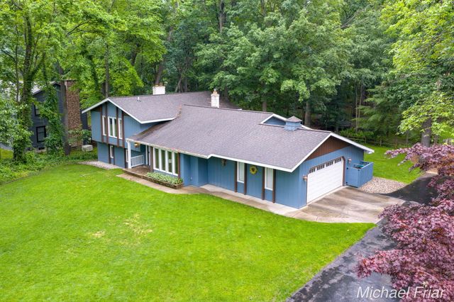 2700 Shadowbrook Drive SE, Grand Rapids, MI 49546