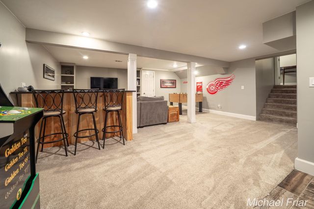 2700 Shadowbrook Drive SE, Grand Rapids, MI 49546