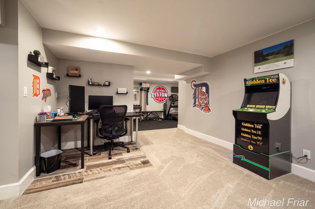 2700 Shadowbrook Drive SE, Grand Rapids, MI 49546