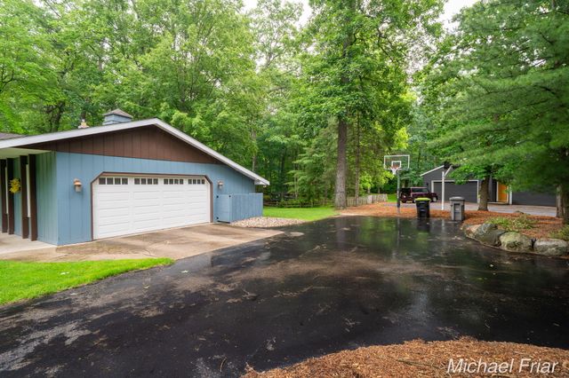 2700 Shadowbrook Drive SE, Grand Rapids, MI 49546