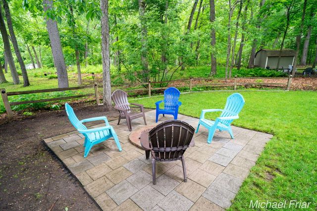2700 Shadowbrook Drive SE, Grand Rapids, MI 49546