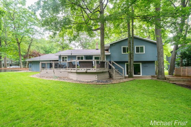 2700 Shadowbrook Drive SE, Grand Rapids, MI 49546