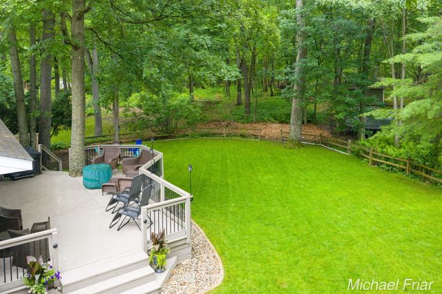 2700 Shadowbrook Drive SE, Grand Rapids, MI 49546
