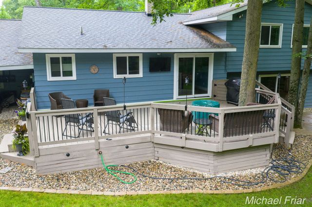 2700 Shadowbrook Drive SE, Grand Rapids, MI 49546