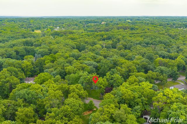 2700 Shadowbrook Drive SE, Grand Rapids, MI 49546