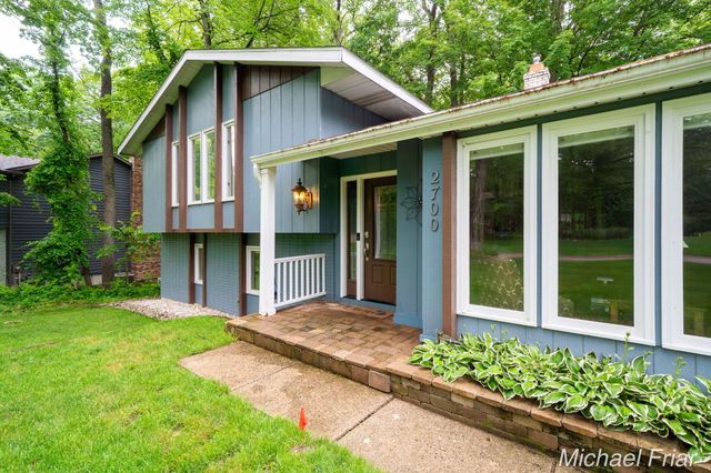 2700 Shadowbrook Drive SE, Grand Rapids, MI 49546