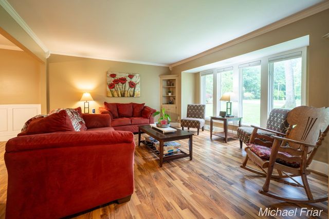 2700 Shadowbrook Drive SE, Grand Rapids, MI 49546
