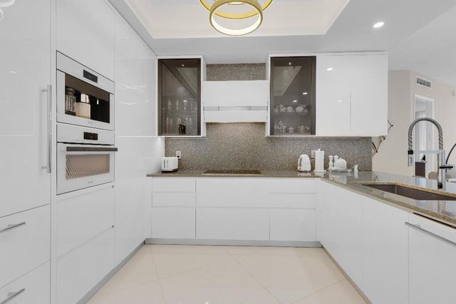 15811 Collins Avenue 2207, Sunny Isles Beach, FL 33160